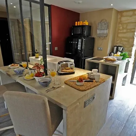 Apartment In Luxury Rentals, Medieval Center - Rastignac *