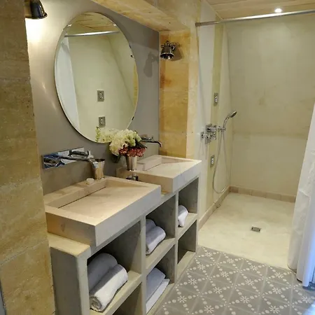 In Luxury Rentals, Medieval Center - Rastignac Apartment